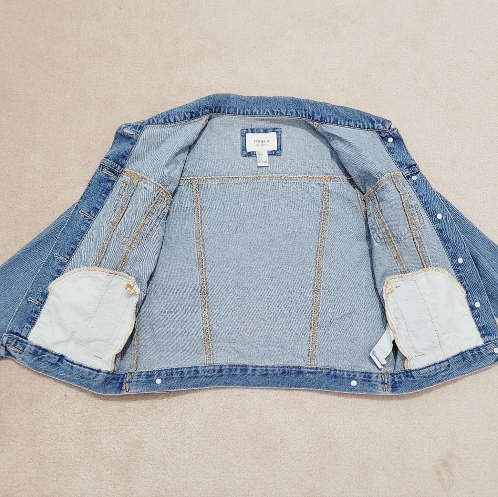 Forever 21 Womens Denim Jean Trucker Jacket Size Small Blue Classic 100% Cotton - Picture 6 of 13